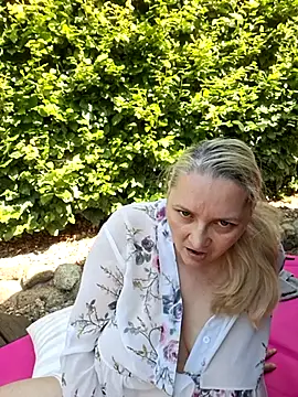 Snapshot of MaskedQueen77 chatting on July 12, 1:13 pm MaskedQueen77 online show from July 12, 1:13 pm