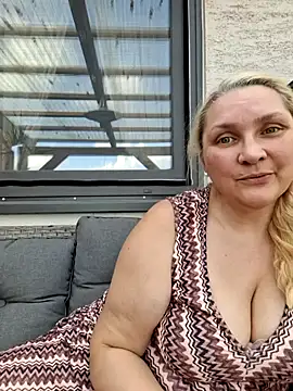 Snapshot of MaskedQueen77 chatting on July 13, 3:37 pm MaskedQueen77 online show from July 13, 3:37 pm