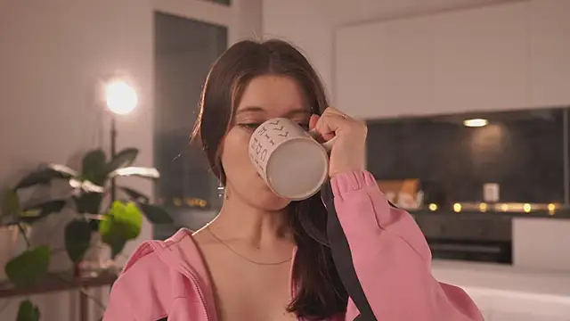 EleniRoeber online show from February 4, 4:24 pm