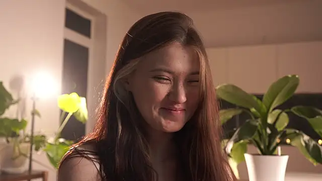 EleniRoeber online show from March 5, 4:36 pm