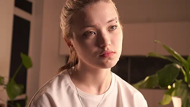 EleniRoeber online show from March 11, 4:24 pm