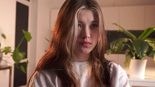 EleniRoeber online show from March 12, 4:24 pm