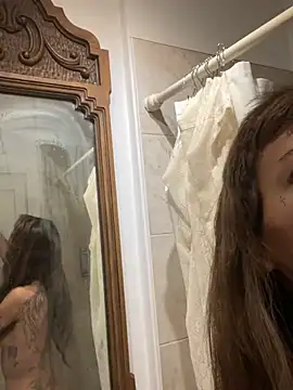 luxxlola online show from February 3, 7:13 am