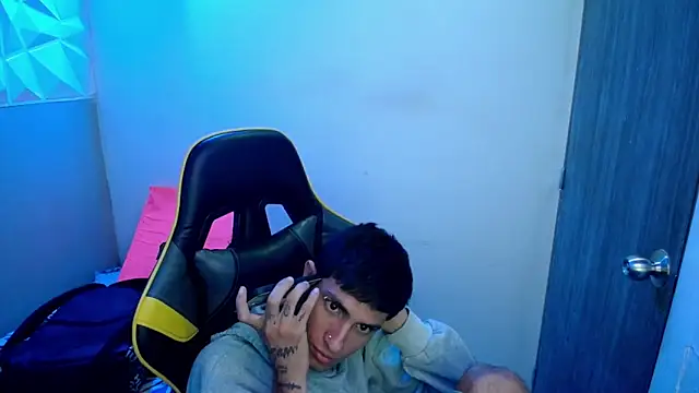 Snapshot of Akyra_latinn chatting on February 25, 12:26 pm Akyra latinn online show from February 25, 12:26 pm