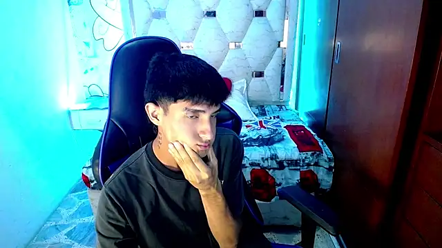 Snapshot of Akyra_latinn chatting on March 30, 9:27 pm Akyra latinn online show from March 30, 9:27 pm