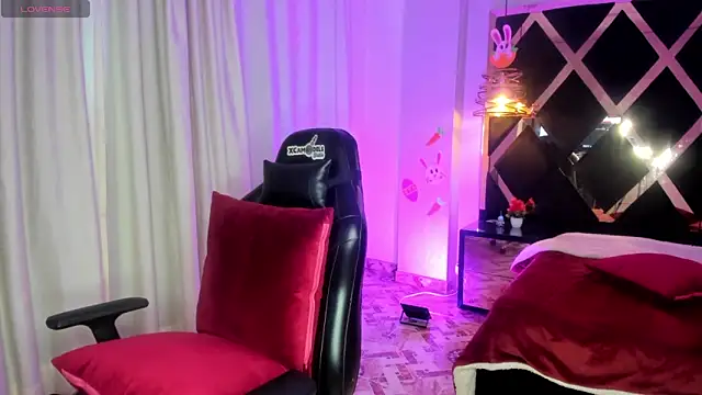 Lucia 24x online show from April 25, 1:25 pm