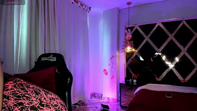Lucia 24x online show from April 27, 1:20 pm