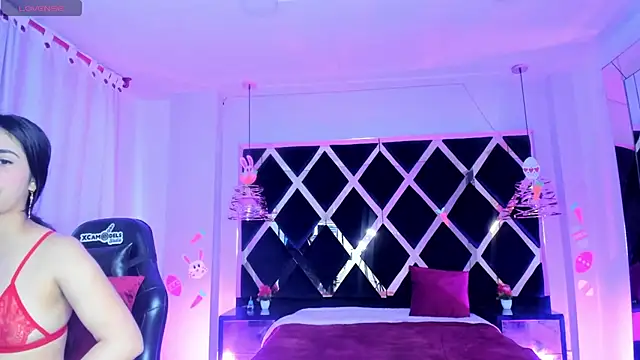 Lucia 24x online show from April 30, 1:28 pm