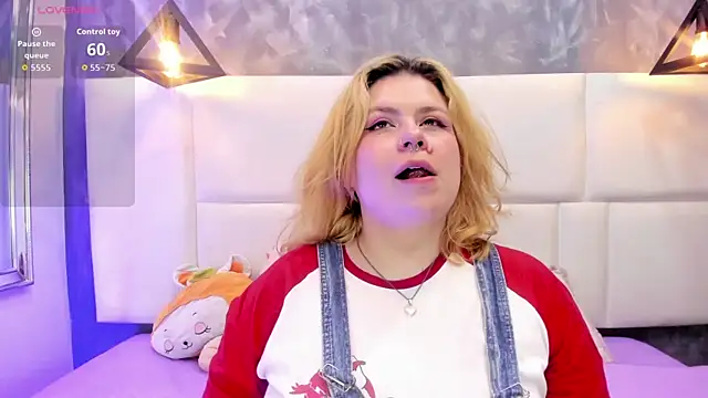Snapshot of Martina_armos chatting on June 13, 1:42 pm Martina armos online show from June 13, 1:42 pm