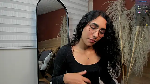 scarlett25   online show from April 23, 9:39 pm