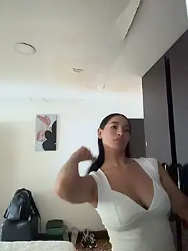 JuliaaVega online show from July 28, 6:20 pm