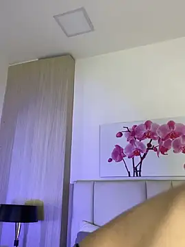 Snapshot of JuliaColemann chatting on June 4, 12:00 pm JuliaColemann online show from June 4, 12:00 pm