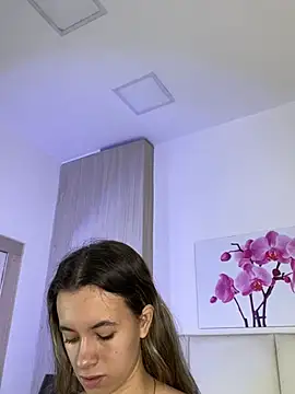 Snapshot of JuliaColemann chatting on June 5, 12:00 pm JuliaColemann online show from June 5, 12:00 pm