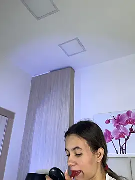 Snapshot of JuliaColemann chatting on June 11, 12:03 pm JuliaColemann online show from June 11, 12:03 pm