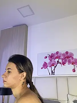 JuliaColemann online show from July 26, 11:50 am
