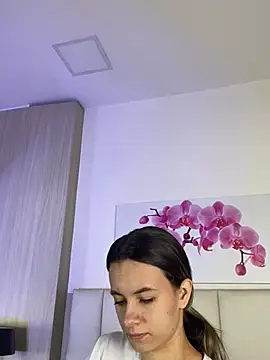 JuliaColemann online show from July 31, 11:53 am