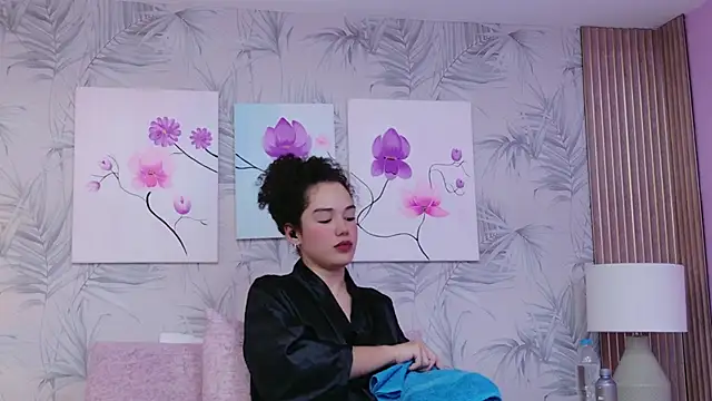 Snapshot of RoxanaAngel chatting on January 18, 6:06 am RoxanaAngel online show from January 18, 6:06 am