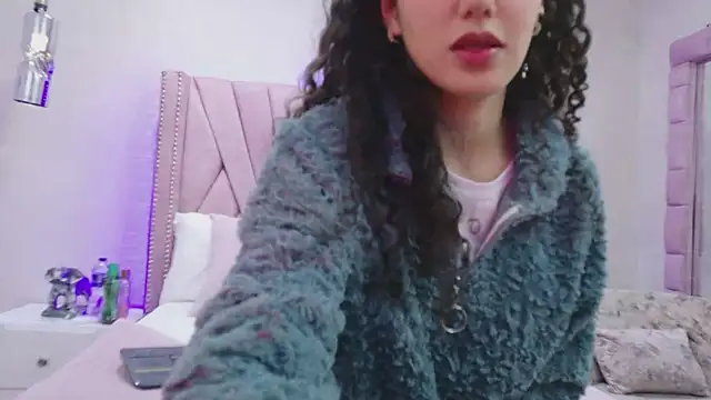 Snapshot of RoxanaAngel chatting on February 5, 2:22 pm RoxanaAngel online show from February 5, 2:22 pm