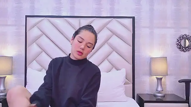 Snapshot of RoxanaAngel chatting on February 24, 12:58 pm RoxanaAngel online show from February 24, 12:58 pm