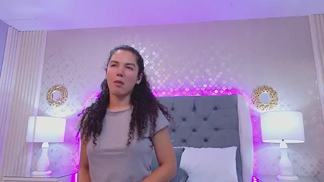 Snapshot of RoxanaAngel chatting on March 1, 2:46 am RoxanaAngel online show from March 1, 2:46 am