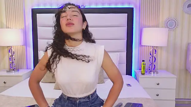 Snapshot of RoxanaAngel chatting on March 2, 2:24 pm RoxanaAngel online show from March 2, 2:24 pm