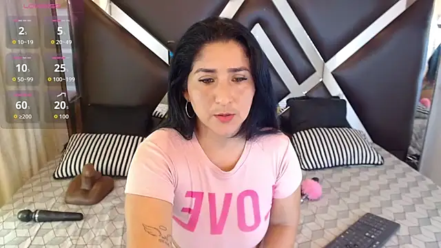 Snapshot of Miia_Rosee_ chatting on June 2, 11:51 pm Miia Rosee online show from June 2, 11:51 pm