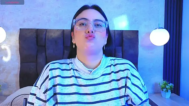 Snapshot of vicky_grey chatting on June 25, 11:59 am vicky grey online show from June 25, 11:59 am