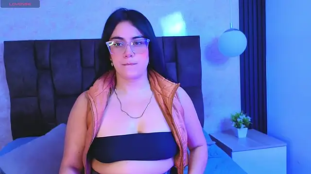 Snapshot of vicky_grey chatting on July 6, 11:51 am vicky grey online show from July 6, 11:51 am