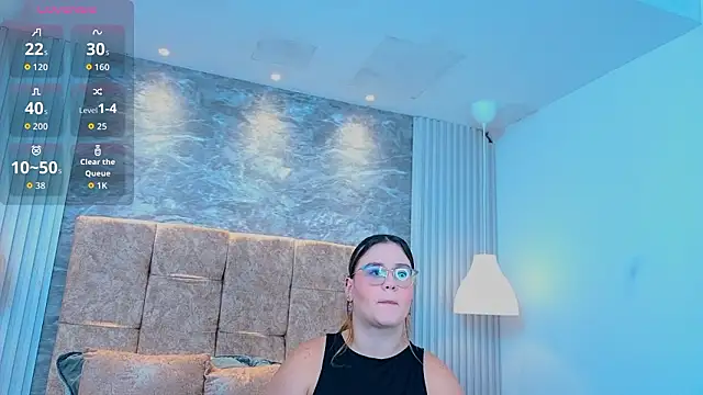 zoe hugeboobs online show from March 15, 11:49 am