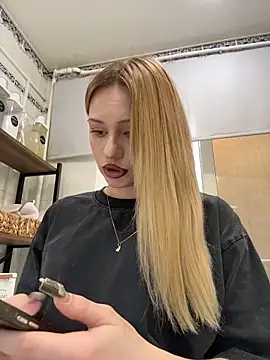 DayaFoxy online show from March 19, 1:15 pm