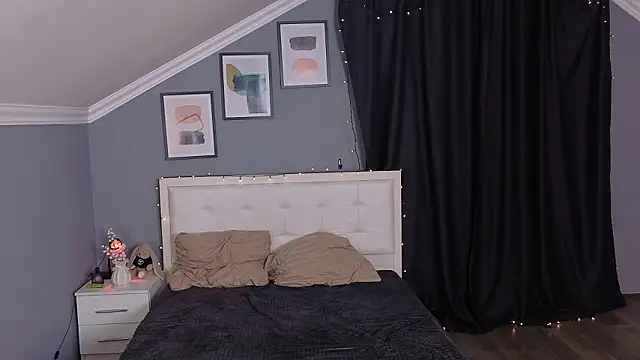 Naomi Demio online show from March 4, 10:10 am