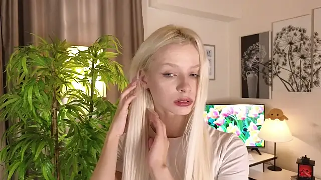 Snapshot of Naomi_Demio chatting on June 5, 10:21 am Naomi Demio online show from June 5, 10:21 am