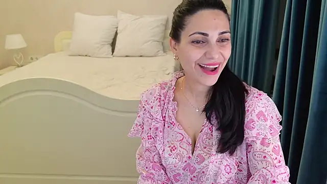 LovelyBeatrice online show from July 3, 7:20 pm