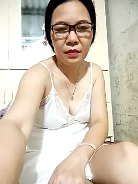 Snapshot of Nuna_689 chatting on May 23, 2:43 pm Nuna 689 online show from May 23, 2:43 pm