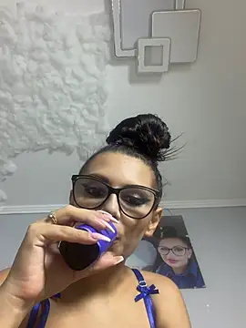 Snapshot of HiddendesireXO01 chatting on July 23, 7:23 pm HiddendesireXO01 online show from July 23, 7:23 pm