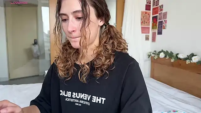 cutiemari online show from May 3, 4:51 am