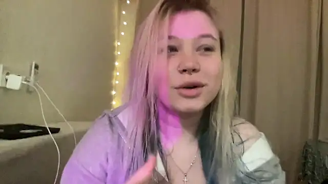 Lulu Di online show from March 12, 5:30 pm