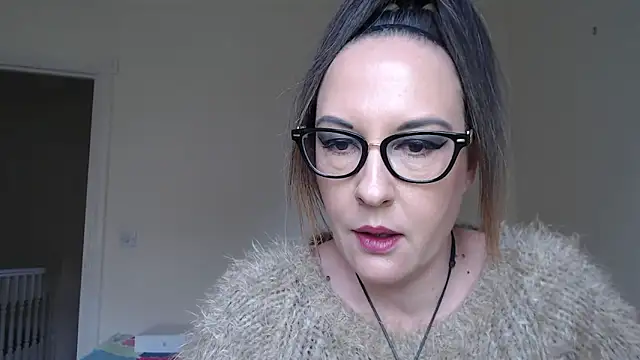 Snapshot of PsychicDominatrix chatting on March 24, 10:53 am PsychicDominatrix online show from March 24, 10:53 am