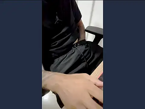 Snapshot of austin_Dark chatting on June 1, 11:39 pm austin Dark online show from June 1, 11:39 pm
