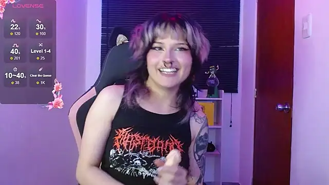 Snapshot of neena_nyx_ chatting on April 14, 12:05 am neena nyx online show from April 14, 12:05 am