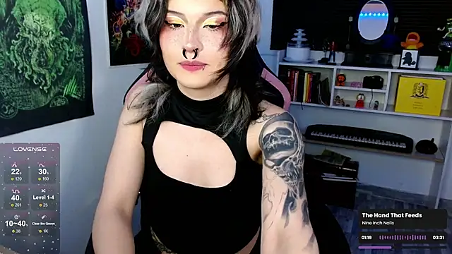 Snapshot of neena_nyx_ chatting on May 16, 3:03 am neena nyx online show from May 16, 3:03 am