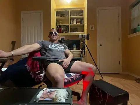 Snapshot of daddydonkey84 chatting on July 2, 4:51 am daddydonkey84 online show from July 2, 4:51 am