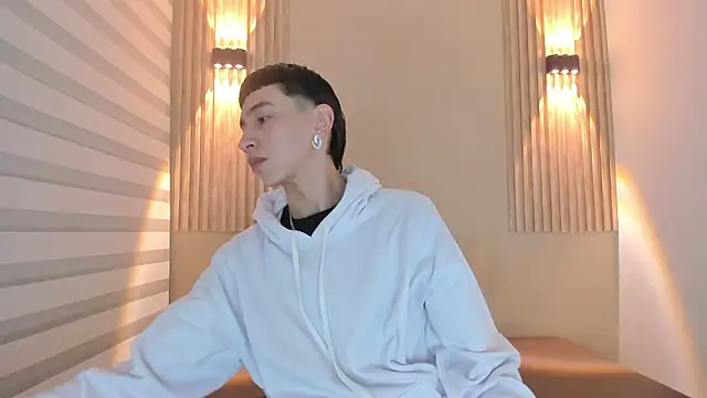 lian cameron online show from February 3, 4:10 am