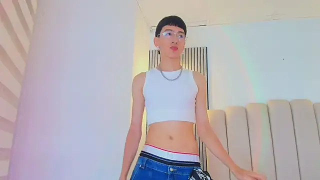 lian cameron online show from April 29, 3:54 am