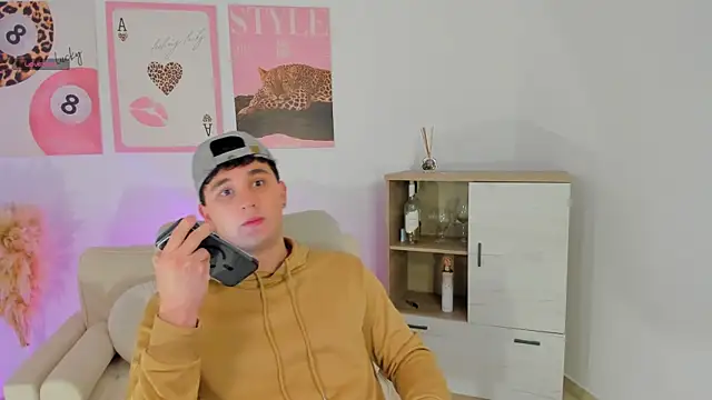 Massimo Fiore online show from March 11, 1:33 am