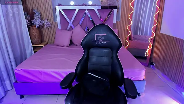 JENNA TAY1 online show from June 4, 7:20 pm