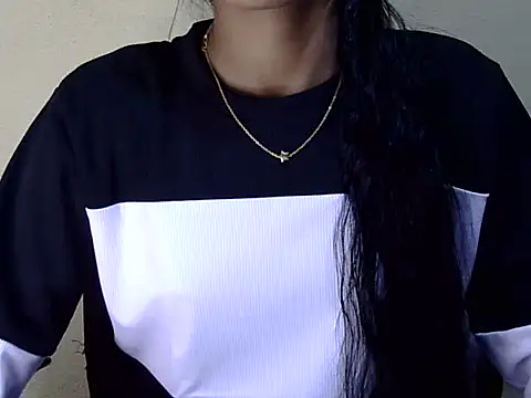 Snapshot of Khushi_v chatting on February 7, 2:32 pm Khushi v online show from February 7, 2:32 pm