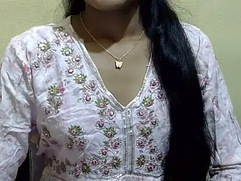 Snapshot of Khushi_v chatting on February 14, 2:25 pm Khushi v online show from February 14, 2:25 pm