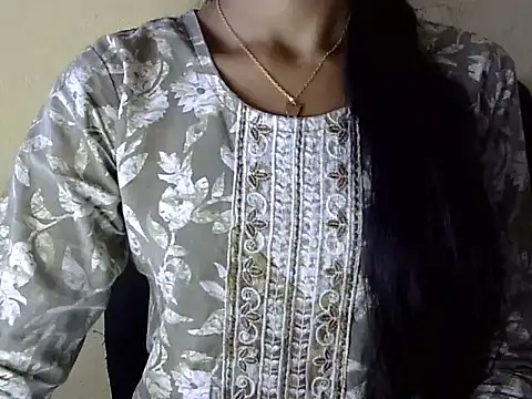 Snapshot of Khushi_v chatting on March 25, 10:10 am Khushi v online show from March 25, 10:10 am