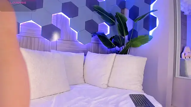 Snapshot of KatyaKozlov chatting on June 4, 6:36 pm KatyaKozlov online show from June 4, 6:36 pm